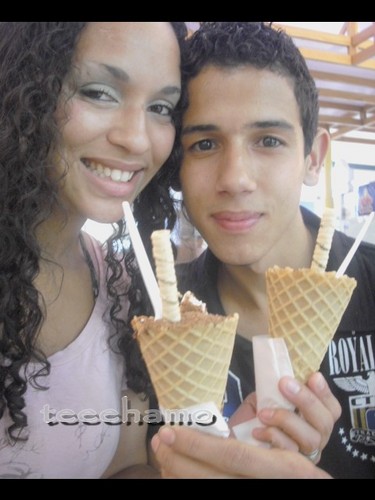Sou menina, mulher, dengosa, sonhadora, adoro fantasias, adoro verdades. Sou casada , amiga, companheira & mãe.Meus homens, são tudo oque tenho & que mais AMO!