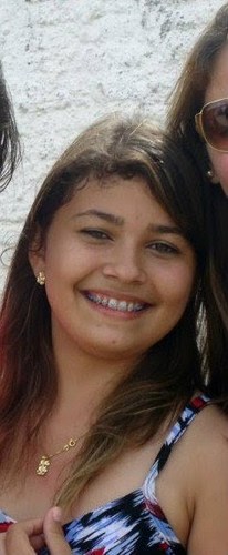 Uma jovem cristã de 13 anos  que ama esta perto dos amigos , das pessoas que ama, adora festa , é  abcedista & corintiana.