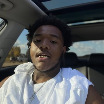 swoozykapri's profile picture. 24 | kickin shit 🛹 | fuck em