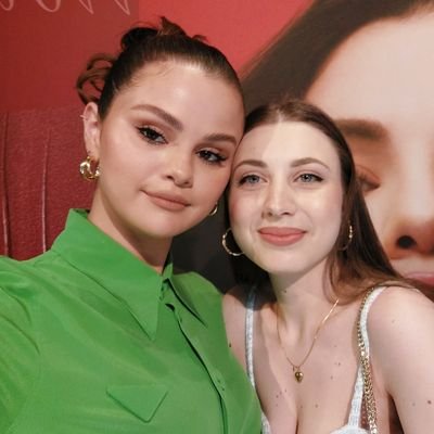 auroras and
sad prose
11/07/2022 I met Selena ♡
swiftie & selenator
