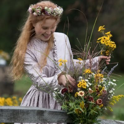 e_readsbooks's profile picture. cr: the cruel prince