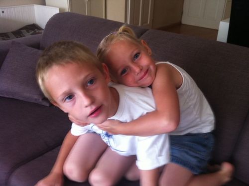 Lachebekje, in voor een geintje, one of the guys en dan ook nog eens mama ,vrouw van.., knutselaar en speelmaatje.