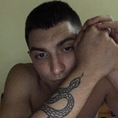 non sono bravo con le bio. mi piace il rap, le belle ragazze, e la lealtà. vieni in chat, ti apro le porte del mio mondo💨