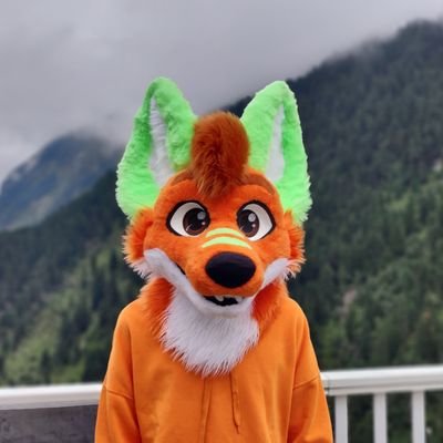 23 | Furry | Train Driver 🚂 | Fursuit by @MiesdoCreations.