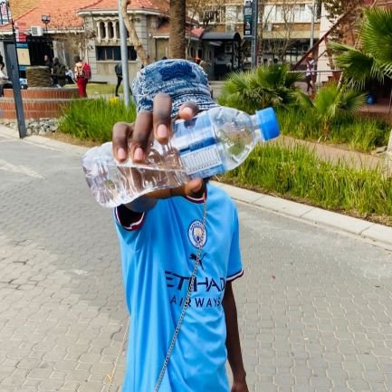 iamhumbulani17's profile picture. Man city. Almost a geek. Créche dropout.