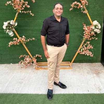 مهندس مدنى 👷♂️ يعنى رحاله من بلد لبلد 🚘✈️ودايما في الصحرا🏜
ماشى في نور الله بدعى واقول يارب
يارب 🤲☘️❤️