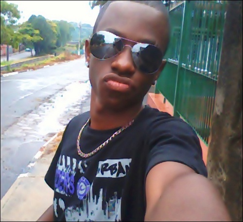... Quem me vê me vê sorrindo, e vai ser sempre assiim... (8)