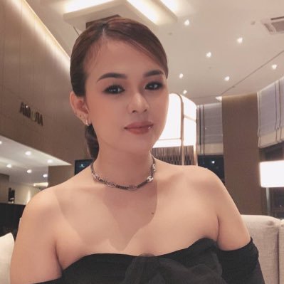 https://t.co/BuKVWwjDG2 store and ladies' clothing store owner
2.Graduated in Economics from the University of Hong Kong
3.Applauding myself and cheering for the charm of life
