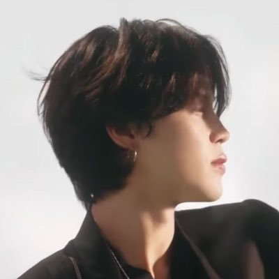 Amirapark13's profile picture. j’ai pas de bio mais love yourself