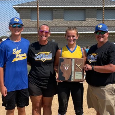 Middle school PE tchr /softball coach. Peoria Sluggers 16u D. Pitching instr. Illinois State Univsty RB4L 🥎❤️& Illinois Central College Softball Alumni.