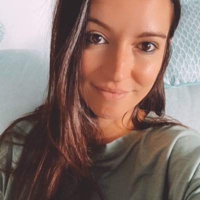 ReyeeLena's profile picture. Sevillana, Bética, Rociera de la Puebla y Cautiva en el Tiro. Y Madre.