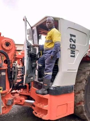 AmadouD94300932's profile picture. informatique international