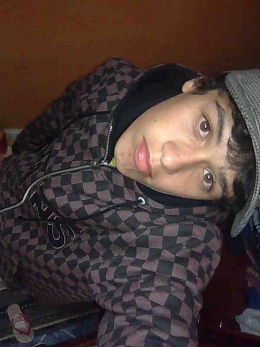 Canceriano, divertido, toco violão ...
Pense ..  _X_
