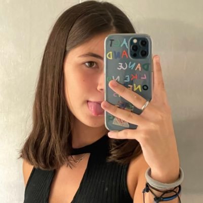 me hago y quito cuentas de twitter constantemente😎 más chula que la lechuga🥬