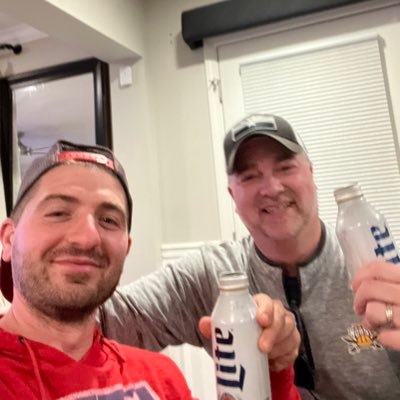 @RunPureSports Director of Media Content, DFS Player https://t.co/YMmogpaH4R