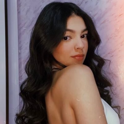 lelegarciiaa's profile picture. nunca em busca da paz apenas imersa ao caos