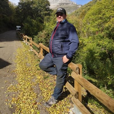 JaviLuisjavier's profile picture. entre bien y muy bien, sin entrar en detalles.