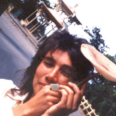 RadharaniVrinda's profile picture. Amante da filosofia, das artes e da história. Colecionadora de verdades.
Entusiasta do Metaverso, de RV/RA e NFT.
Especialista em criar universos 3D.