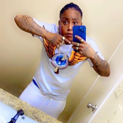 its no pressure bitches come bitches go.. 🤷🏽♂️ cali 💯vegas / H-town✈️ #teamlesbian 🌈fly crippin ♿️💙🆗 tap in 📲👻locdowtcrazi