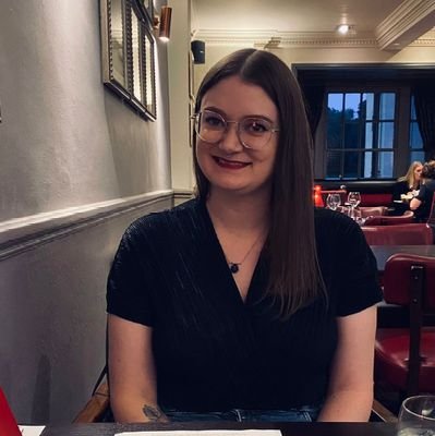 She/her 💗💜💙
Welcome to my official booktwitter account! I am an aspiring bookstagramer based in the UK