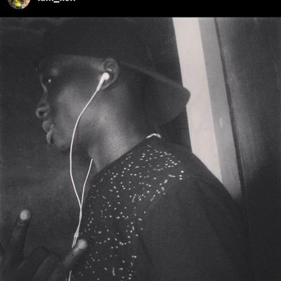 iam_oluwafity's profile picture. Blessed ☘️
@wizkidayo ❤️🖤🦅
COYG @arsenal ⚪🔴