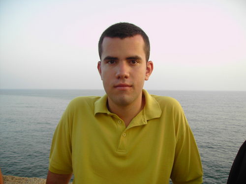 Católico x supuesto, amant de la musica en directo y cn mi guitarra siempre a la espalda llamada, xa algunos, kiste, enfermero y en ratos libres compositor