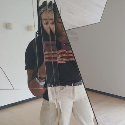 m0vingpictures's profile picture. phd student, on-and-off poet & photographer // black visual & cultural studies, oral history, photo history & theory (she/they)