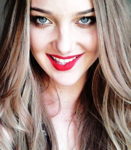 AnaCarlaVanini's profile picture. Eu sou sarcástica, irônica, observadora, sincera, não puxo saco de ninguém, tenho mente mafiosa... 
Prazer, meu nome é Ana e sou modelo (: