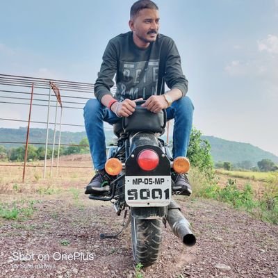 राजनीति में अब युवाओं को भी आना चाहिए,
देश को ईमानदारी का आईना दिखाना चाहिए.
युवा नेता
जय भारत