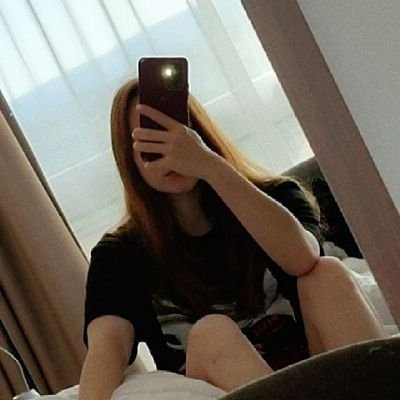 Ide kéne valami kreatív de ilyenekre nincs erőm

👻Snap: b_szloszjar2019