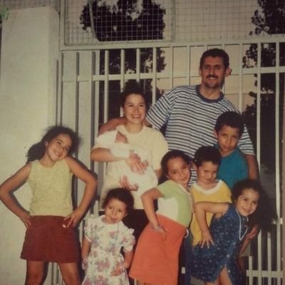 Padre de 7 hijos, abuelo de 7 nietos, viudo de una hermosa mujer, creo en Dios, en sus leyes, en el sentido común y en la maldad de los hombres.