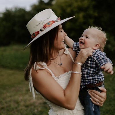 brooklyn_adam's profile picture. mama to baylor and brue | ksu alum