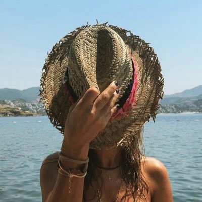 aysertunc's profile picture. 