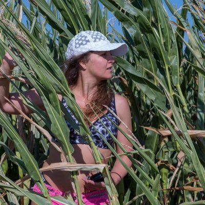 Sono una ragazza semplice, cerco solo amicizia per il dialogo e passo il tempo ad imparare a conoscerci. Marie Jolin