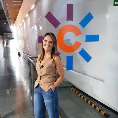 Periodista. Málaga. Ahora 📺 @hoyendiaCSTV @canalsur @gruposecuoya. El mar, la música y mi familia.