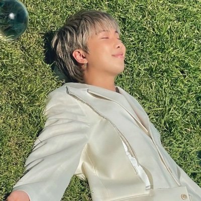 bts•seventeen•shinee•txt
daydreaming in the midst of the night