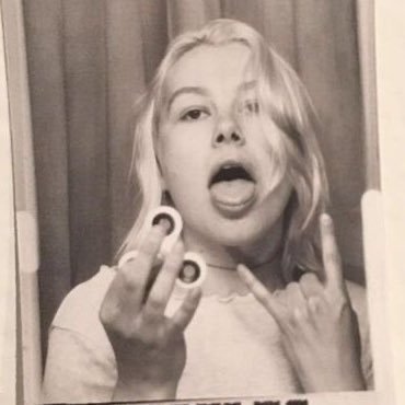 gayIandtoo's profile picture. #1 folklore stan ⭐️ | lvr of graceland too.