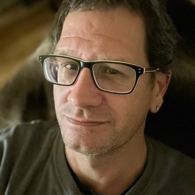 Uncle, Vlogger, Casual Gamer, all around cool rockin dude.