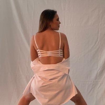 sandypramos's profile picture. la esencia es invisible ante los ojos 💫