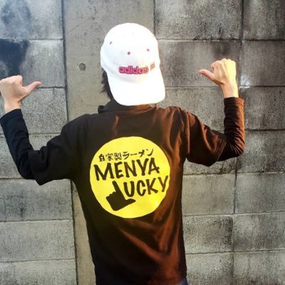 menyaluckyjs825's profile picture. 