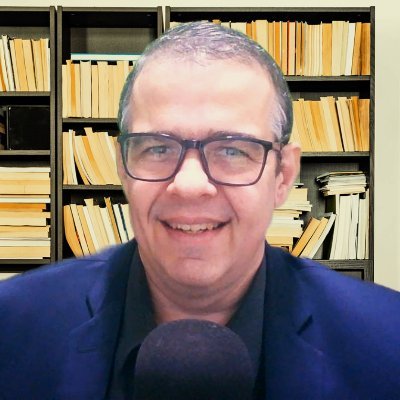 Instrutor e especialista em desenvolvimento de software. Ajudo novas pessoas desenvolvedoras a começar sua carreira com o pé direito.