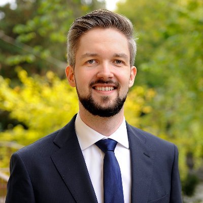 Empirical IO economist researching strategic information disclosure | PhD candidate at @econ_uzh