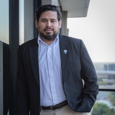 Agente de bienes raíces con más de 4 años de experiencia y feliz de poder ayudar a clientes a cumple sus objetivos!