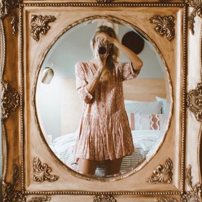 LisaMon71603281's profile picture. 
