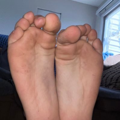 Come play with my feet🤤😉  Cash app is ($EternalDutch)🤭 dm me and we can talk