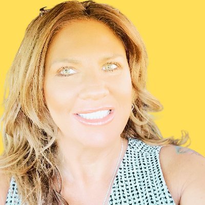 Jennifer Martin is an Author, Speaker, and Coach. A serial entrepreneur, the founder of DigitalWise Media, and the host of Memoirs of a Hustler Podcast.