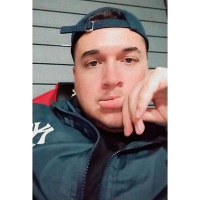 Formado na arte de passar raiva jogando fifa e ser apaixonado por futebol e o @SaoPauloFC