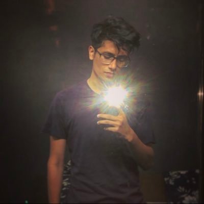 MinhalJaved10's profile picture. 23 | LUMS ‘24 | 🇵🇰 | 💻