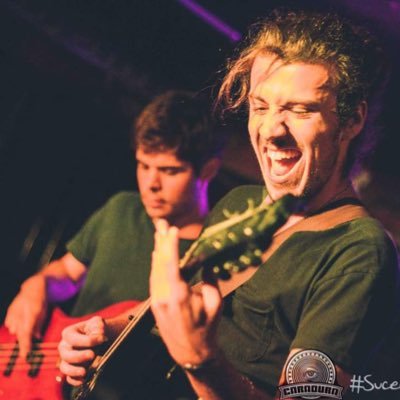 Apasionado del NFL fantasy y de la música 🤘🏽