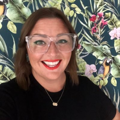 I’m Elaine, I am a workplace culture consultant. I help businesses with their culture & engagement challenges, resulting in a business where everyone THRIVES!